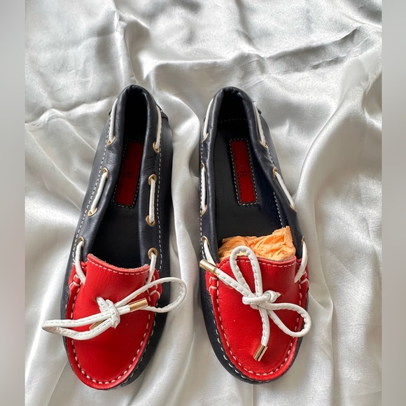 New CH Carolina Herrera Red and Black Loafers for girls - Picture 2 of 13